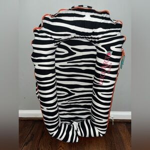 DOCK A TOT Deluxe+ With Black white zebra Cover